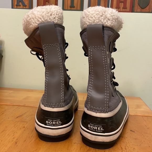 Excellent used condition Sorel Caribou boots, Women’s size 9 - Picture 6 of 7